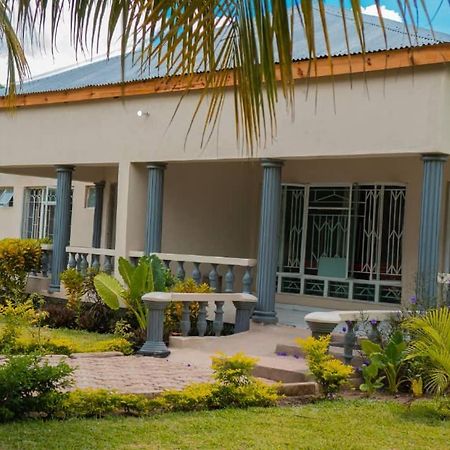 Adams Lodges Ltd Mangochi ภายนอก รูปภาพ