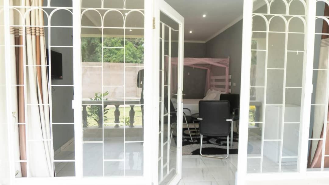 Adams Lodges Ltd Mangochi ภายนอก รูปภาพ